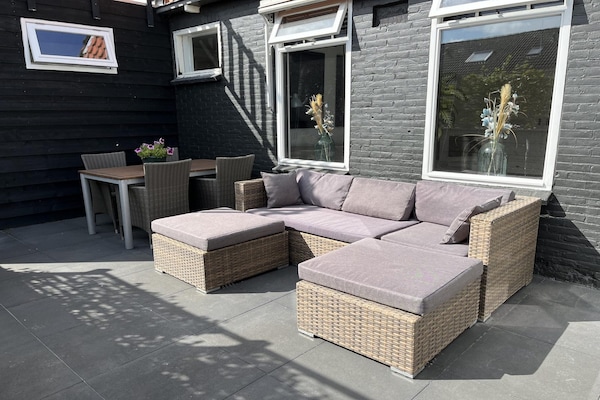 Foto van Vakantiehuis vlakbij duinen, strand en zee - Vakantiehuis in Sint Maartensvlotbrug - TerraceBalcony