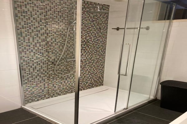 Foto van Vakantiehuis vlakbij duinen, strand en zee - Vakantiehuis in Sint Maartensvlotbrug - BathRoom