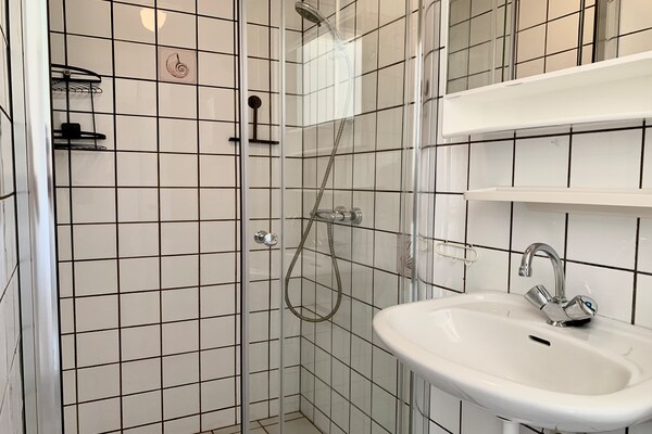 Foto van Bungalow Sint Maartenszee bij Strand - Vakantiehuis in Sint Maartenszee - BathRoom