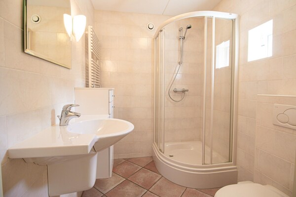 Foto van Villa dichtbij bos, strand & zee - Vakantiehuis in Sint Maartenszee - BathRoom