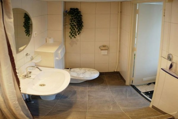 Foto van Vakantiehuis in Petten vlakbij het strand - Vakantiehuis in Petten - BathRoom