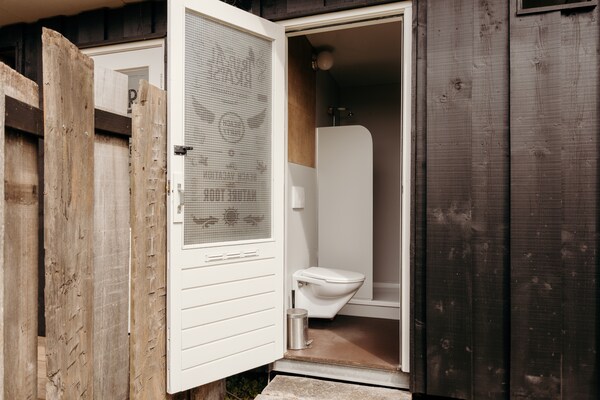 Foto van Vakantiehuisje voor 2 personen met picknicktafel - Vakantiehuis in Callantsoog - BathRoom