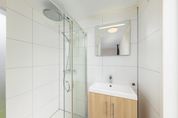 Foto van Moderne lodge vlakbij het strand - Vakantiehuis in Callantsoog - BathRoom
