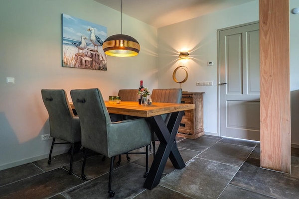 Foto van Boerderij in de buurt van De Koog - Vakantiehuis in De Koog - DiningRoom