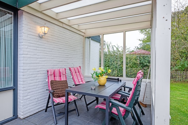 Foto van Gezellig vakantiehuis met bubbelbad op Texel - Vakantiehuis in Den Burg - TerraceBalcony