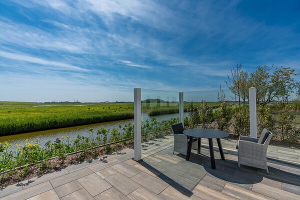 Foto van Energie neutrale villa voor 2 personen - Vakantiehuis in Oudeschild - TerraceBalcony