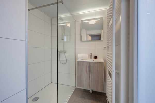 Foto van Chalet in Nederland bij het strand - Vakantiehuis in Den Haag - BathRoom