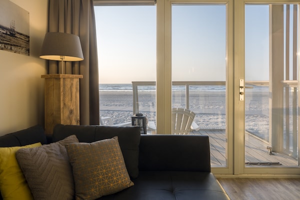 Foto van Strandhuis in Hoek van Holland aan Zee - Vakantiehuis in Hoek Van Holland - LivingRoom