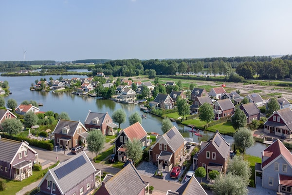 Foto van Bungalow aan het water bij Rotterdam - Vakantiehuis in Simonshaven - AreaSummer1KM