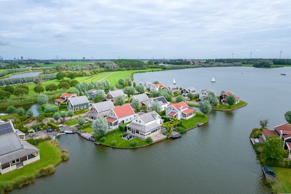 Foto van Bungalow aan het water bij Rotterdam - Vakantiehuis in Simonshaven - AreaSummer1KM