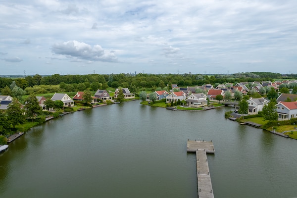 Foto van Bungalow aan het water bij Rotterdam - Vakantiehuis in Simonshaven - AreaSummer1KM
