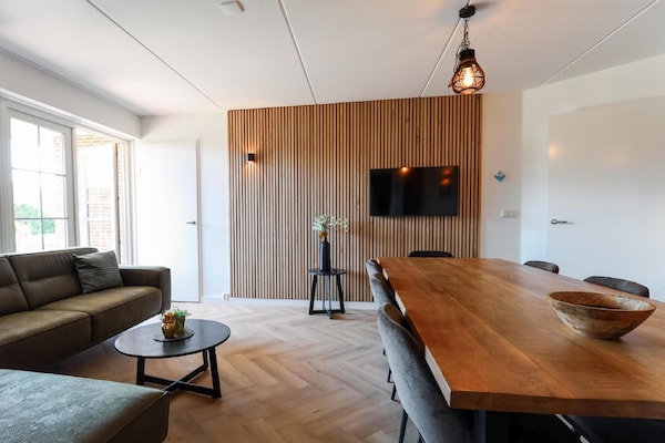Foto van Bungalow in Nederland met Groepsruimte - Vakantiehuis in Voorthuizen - LivingRoom