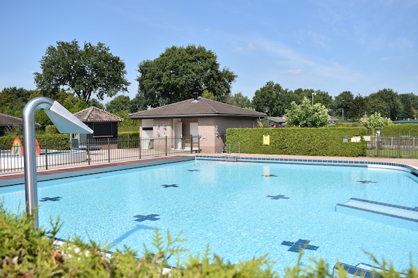 Foto van Bungalow in Nederland met Groepsruimte - Vakantiehuis in Voorthuizen - ParkFacilities