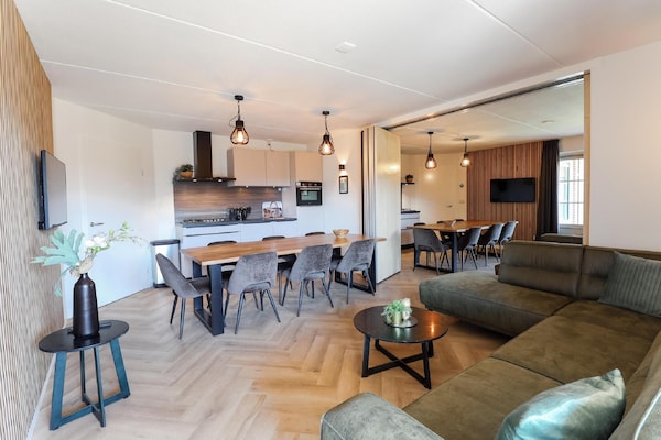 Foto van Bungalow in Nederland met Groepsruimte - Vakantiehuis in Voorthuizen - LivingRoom