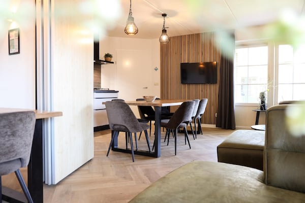 Foto van Bungalow in Nederland met Groepsruimte - Vakantiehuis in Voorthuizen - DiningRoom
