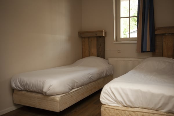 Foto van Bungalow in Nederland met Groepsruimte - Vakantiehuis in Voorthuizen - BedRoom