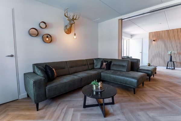 Foto van Bungalow in Nederland met Groepsruimte - Vakantiehuis in Voorthuizen - LivingRoom