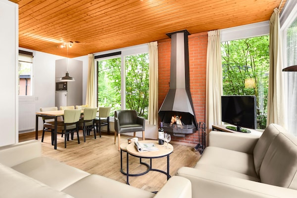 Foto van Bosretraite met open haard - Vakantiehuis in Putten - LivingRoom