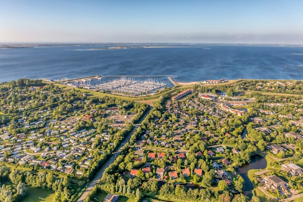 Foto van Vakantiehuis bij Grevelingenmeer & Brouwersdam - Vakantiehuis in Brouwershaven - ExteriorSummer