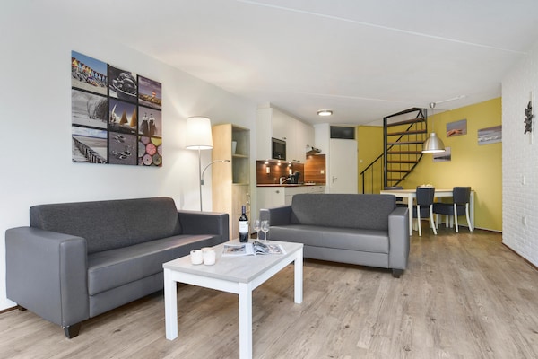Foto van Vakantiehuis bij Grevelingenmeer & Brouwersdam - Vakantiehuis in Brouwershaven - LivingRoom