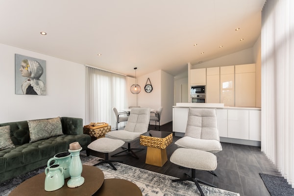 Foto van Huis in Zeeland bij Oosterschelde - Vakantiehuis in Wemeldinge - LivingRoom