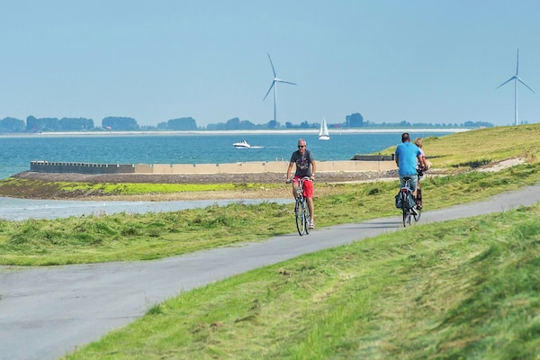Foto van Zeeuwse Retraite met Terras - Vakantiehuis in Wemeldinge - AreaSummer20KM
