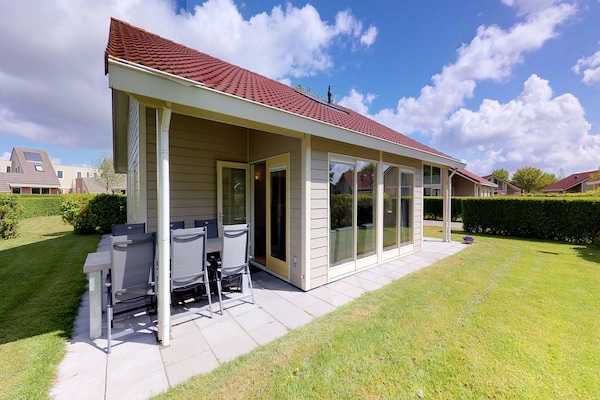 Foto van Ruim Huis in Nederland voor 8 Personen - Vakantiehuis in Kortgene - ExteriorSummer