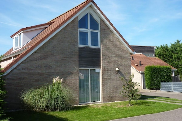 Foto van Bungalow in Breskens bij Strand en Vuurtoren - Vakantiehuis in Breskens - ExteriorSummer