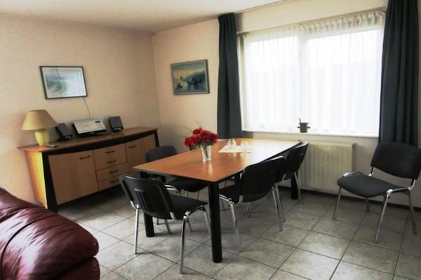 Foto van Bungalow in Breskens bij Strand en Zwembad - Vakantiehuis in Breskens - DiningRoom