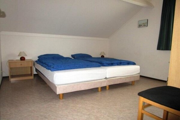 Foto van Bungalow in Breskens bij Strand en Zwembad - Vakantiehuis in Breskens - BedRoom
