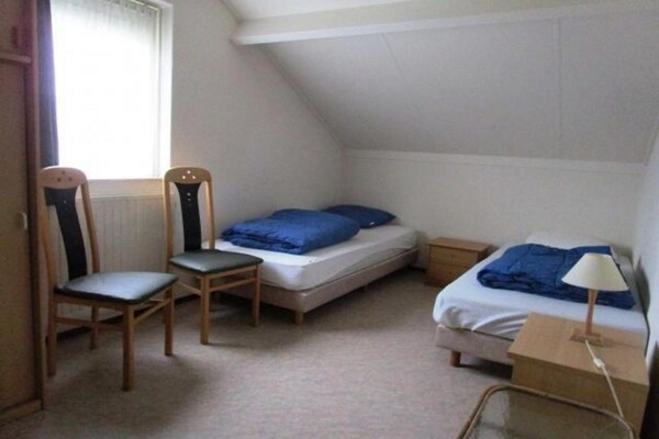Foto van Bungalow in Breskens bij Strand en Zwembad - Vakantiehuis in Breskens - BedRoom