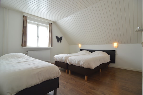Foto van Comfort en ontspanning in dit charmante herenhuis. - BedRoom