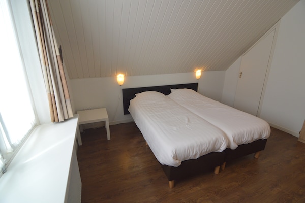 Foto van Comfort en ontspanning in dit charmante herenhuis. - BedRoom