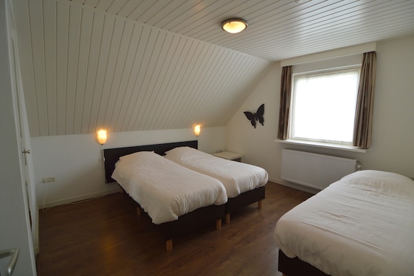 Foto van Comfort en ontspanning in dit charmante herenhuis. - BedRoom