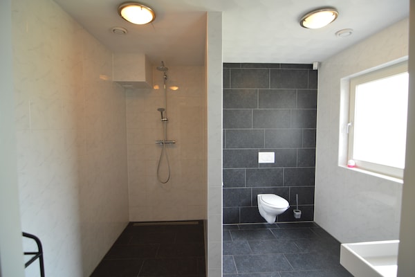 Foto van Comfort en ontspanning in dit charmante herenhuis. - BathRoom