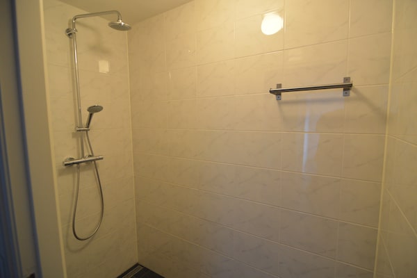 Foto van Comfort en ontspanning in dit charmante herenhuis. - BathRoom