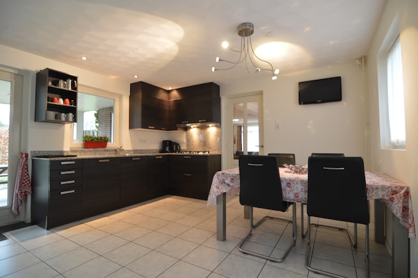 Foto van Comfort en ontspanning in dit charmante herenhuis. - Kitchen