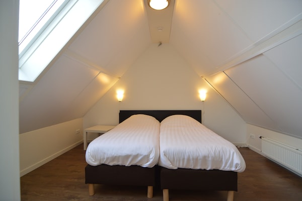 Foto van Comfort en ontspanning in dit charmante herenhuis. - BedRoom