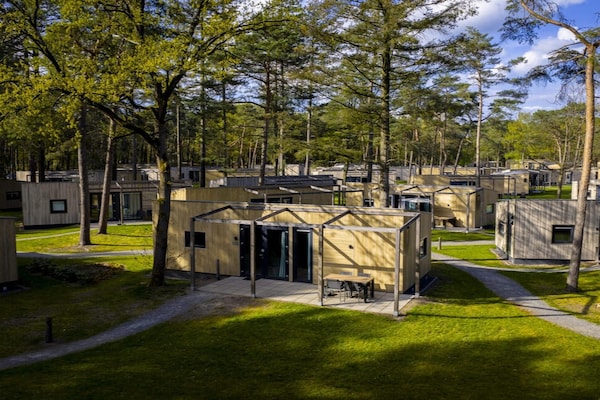 Foto van Chalet in Eindhoven bij Bospark 't Wolfsven - Vakantiehuis in Mierlo - ParkFacilities