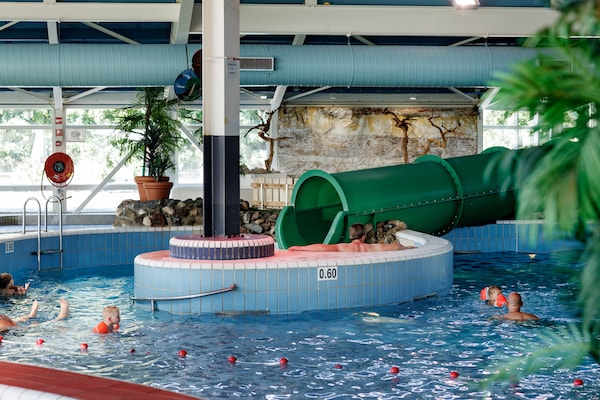 Foto van Bungalow in Weerterbergen met Haard - Vakantiehuis in Weert - PoolOfHouse