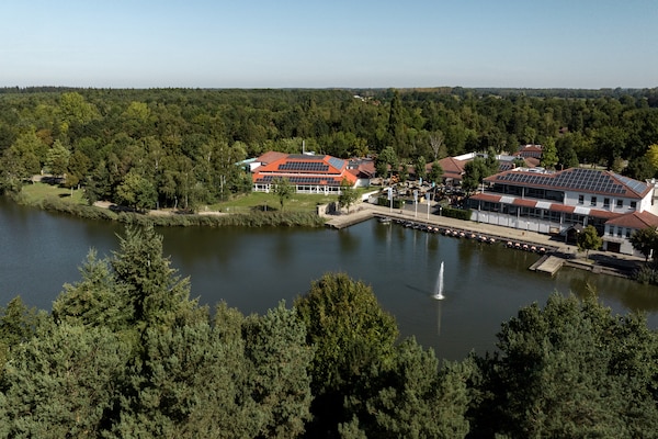 Foto van Bungalow in Weerterbergen met Haard - Vakantiehuis in Weert - ParkFacilities