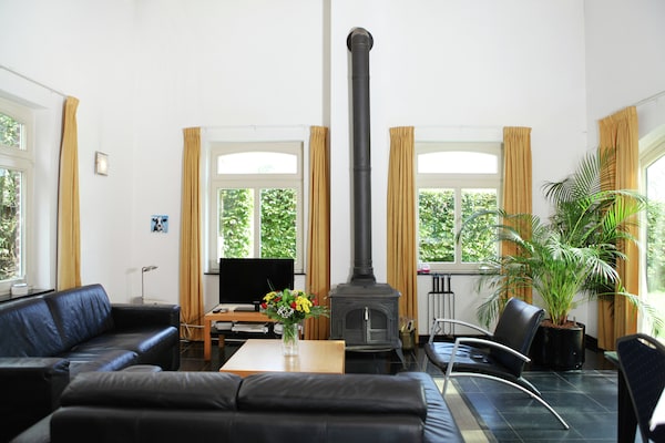 Foto van Koetshuis bij Roermond met tuin - Vakantiehuis in Sint Odilienberg - LivingRoom