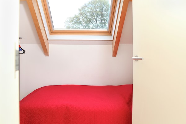 Foto van Koetshuis bij Roermond met tuin - Vakantiehuis in Sint Odilienberg - BedRoom