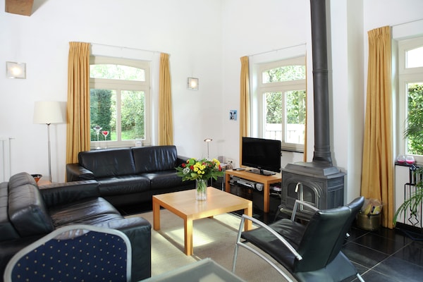 Foto van Koetshuis bij Roermond met tuin - Vakantiehuis in Sint Odilienberg - LivingRoom