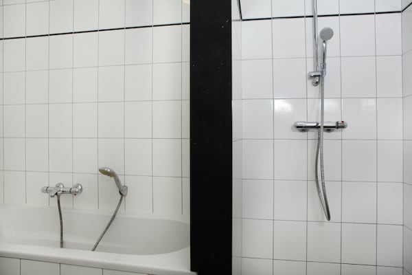 Foto van Koetshuis bij Roermond met tuin - Vakantiehuis in Sint Odilienberg - BathRoom