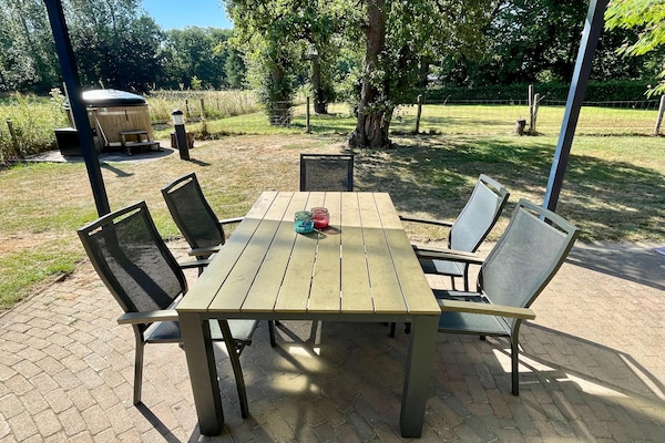 Foto van Koetshuis bij Roermond met tuin - Vakantiehuis in Sint Odilienberg - TerraceBalcony
