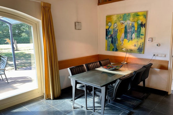Foto van Koetshuis bij Roermond met tuin - Vakantiehuis in Sint Odilienberg - DiningRoom