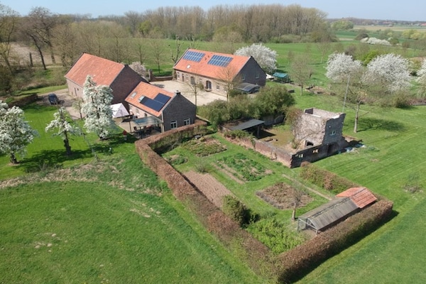 Foto van Koetshuis bij Roermond met tuin - Vakantiehuis in Sint Odilienberg - AreaSummer5KM