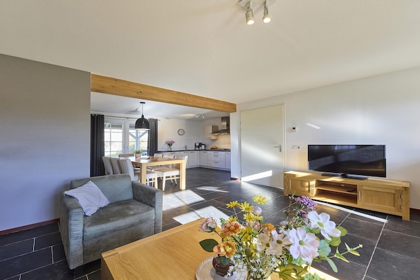 Foto van Boerderij in Limburg met Zwembad - Vakantiehuis in Roggel - LivingRoom