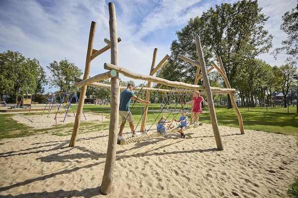 Foto van Boerderij in Limburg met Zwembad - Vakantiehuis in Roggel - ParkFacilities